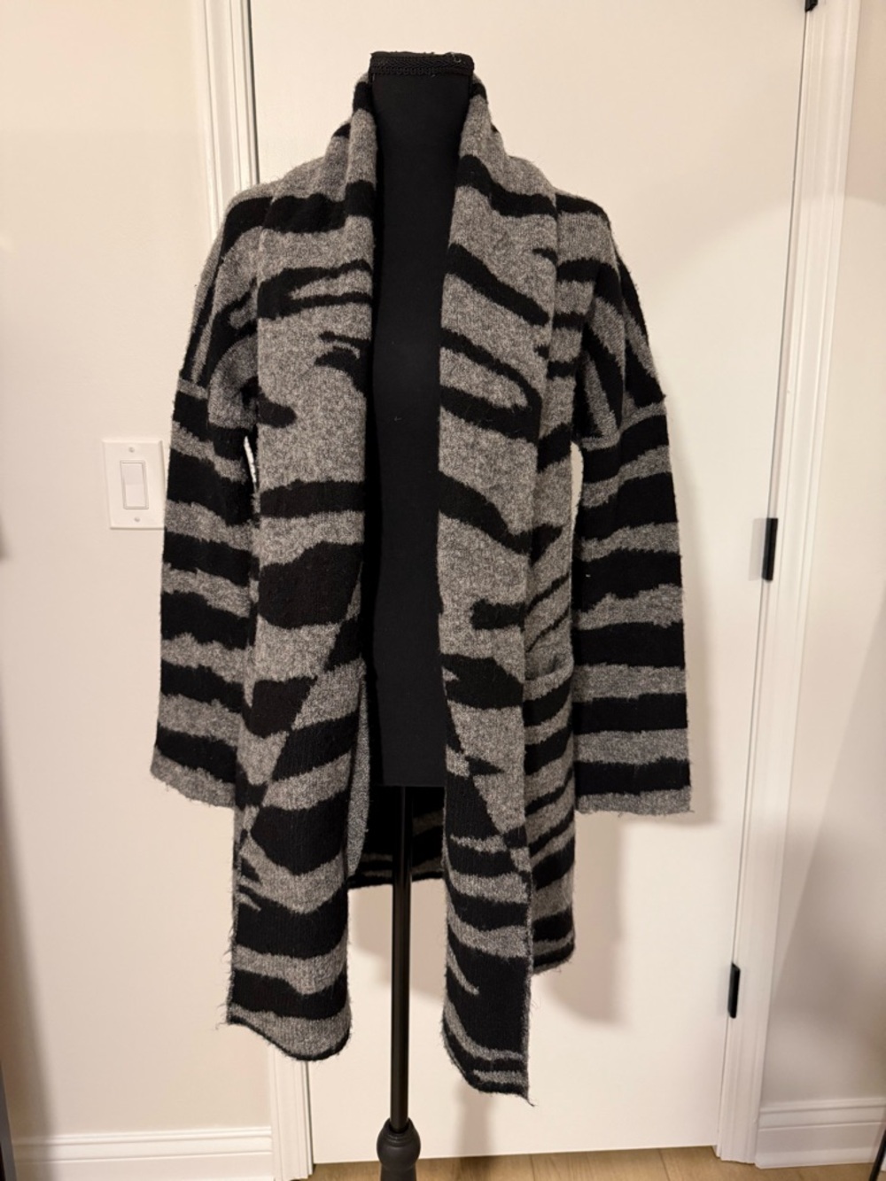 RD Style Black and Gray Zebra Print Open Cardigan